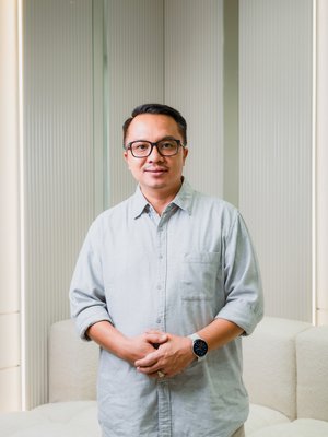 Dr. Heru Gumay MM, Cht